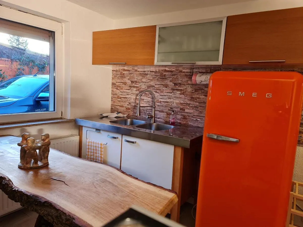 Schoenste Lage Am Rhein In Unmittelbarer Stadtnaehe, B & B Köln Oda ve Kahvaltı